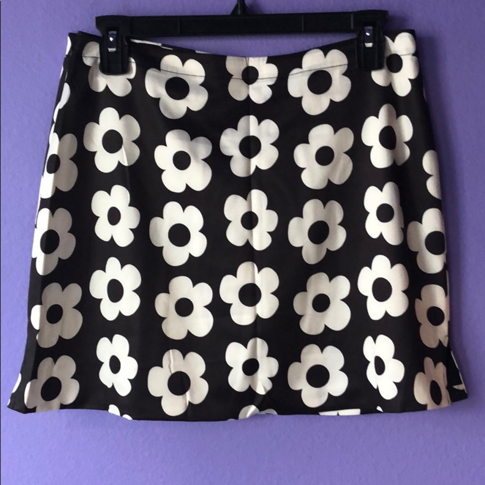Black / White mini skirt